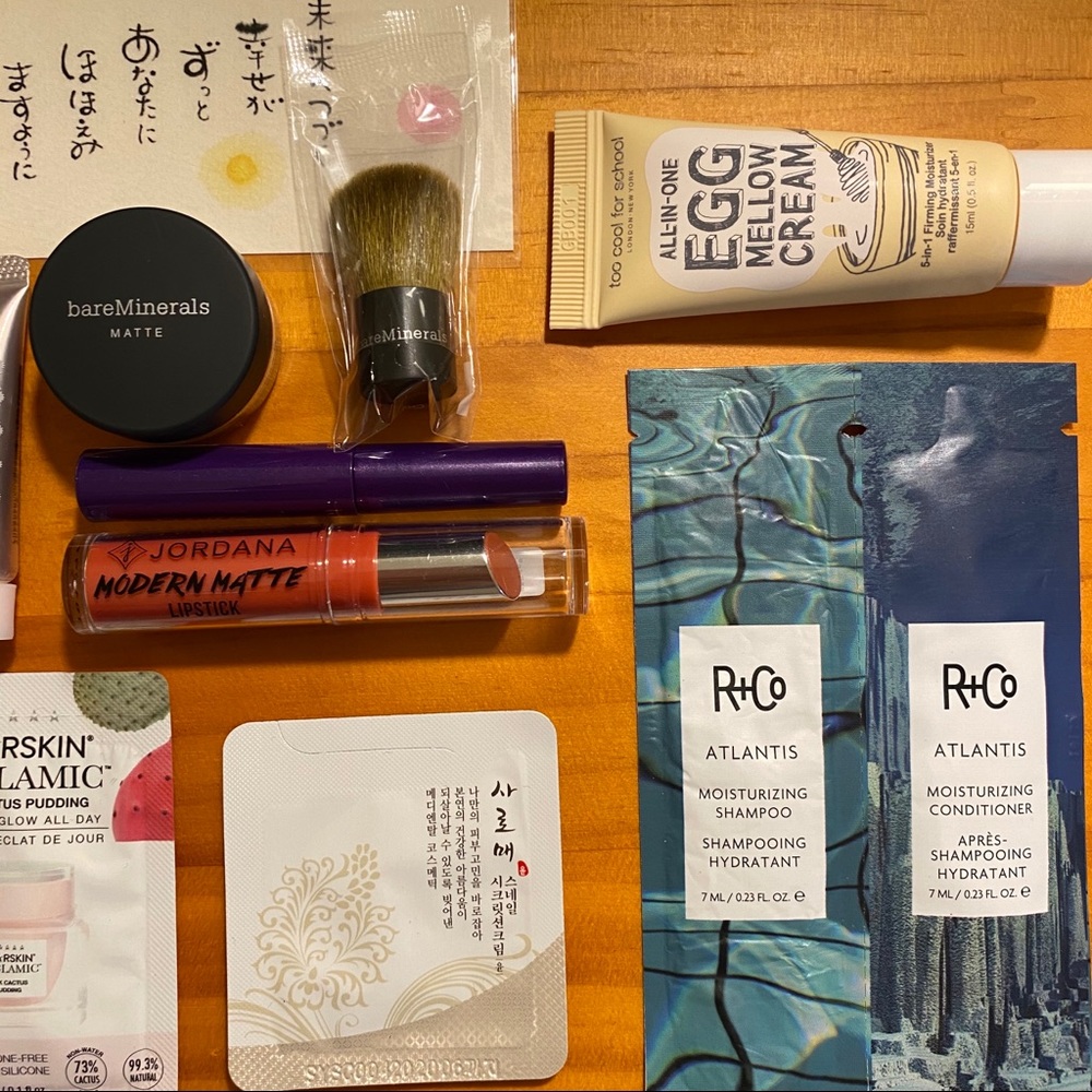Makeup Sample Set - Picture 2 of 4